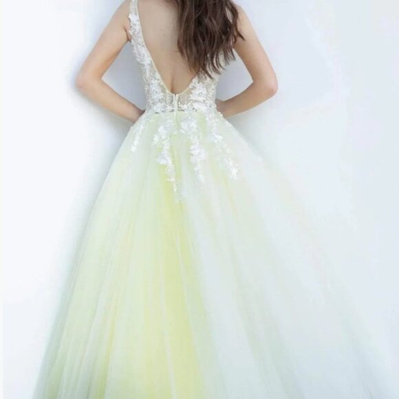 Jovani 55634 Sheer Floral Appliques Junior Prom V-Neck Ballgown Size 00 NWT - Picture 2 of 9